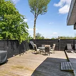 Holiday home Four-bedroom In