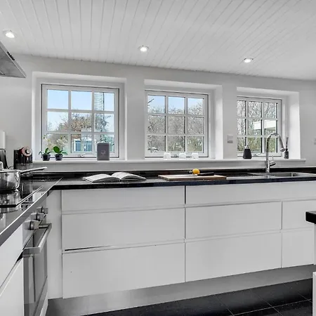 5 Bedroom Beautiful In