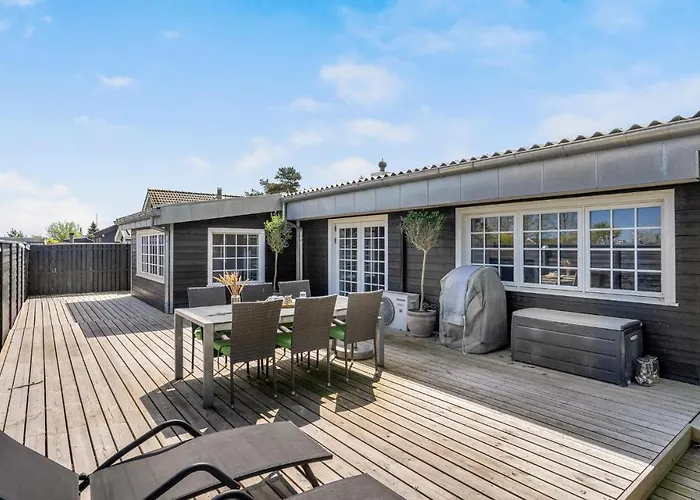 Four-bedroom In Holiday home *