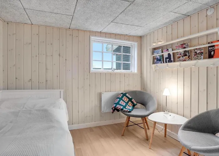 Holiday home Four-bedroom In