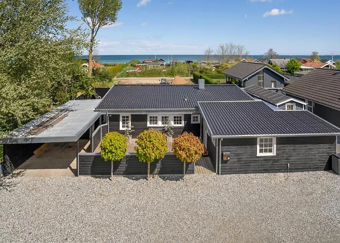 Four-bedroom In Holiday home *